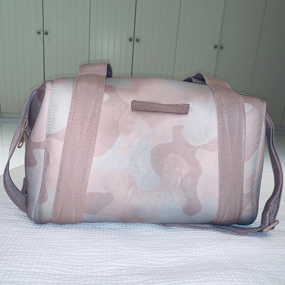 ❌SOLD❌Dagne Dover Pink Camo Medium Landon Carryall - Picture 2 of 6
